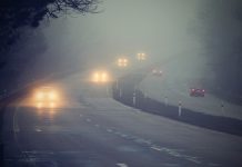Todo cuidado é pouco ao trafegar nas estradas com a presença de neblina Todo cuidado é pouco ao trafegar pelas estradas brasileiras com a incidência de neblina, nesta época do ano.