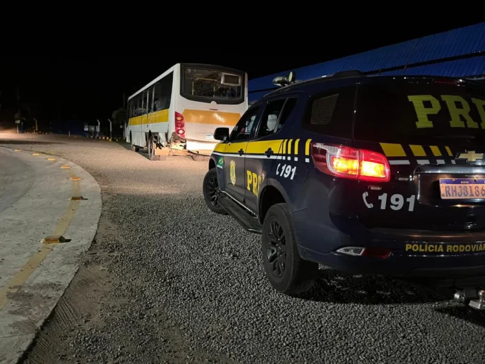 Acidente entre ônibus e caminhão deixa trabalhadores feridos na BR-376/PR Acidente entre ônibus e caminhão deixa trabalhadores feridos na BR-376/PR