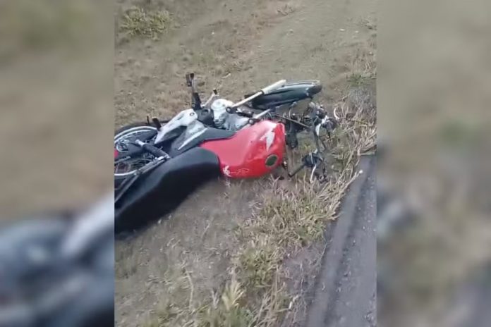 Motoqueiro fica gravemente ferido após queda na Rodovia Dom Gabriel Paulino Bueno Couto (SP-300), em Jundiaí (SP). Motoqueiro fica gravemente ferido após queda na Rodovia Dom Gabriel Paulino Bueno Couto (SP-300), em Jundiaí (SP).