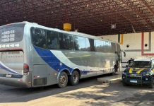 Três ônibus clandestinos são apreendidos na BR-070/MT, em Barra do Garças Três ônibus clandestinos são apreendidos na BR-070/MT, em Barra do Garças