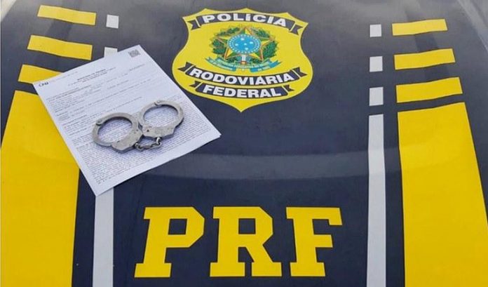 Motorista de ônibus procurado pela Justiça é preso na Fernão Dias, em Itapeva(MG) Motorista de ônibus procurado pela Justiça é preso na Fernão Dias, em Itapeva(MG)