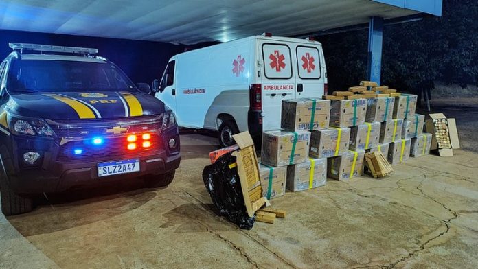 Em vez de paciente, ambulância transportava 680 kg de maconha pela BR-262/MS