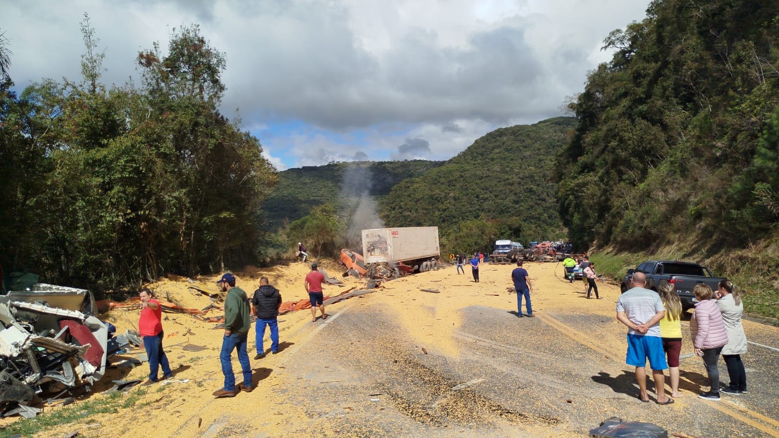 Acidente provoca interdição total da BR-277/PR, na Serra da Esperança, em Guarapuava
