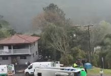 Acidente entre micro-ônibus e carretas na BR-116 deixa 2 mortos 10 feridos, no Paraná Acidente entre micro-ônibus e carretas na BR-116 deixa 2 mortos 10 feridos, no Paraná