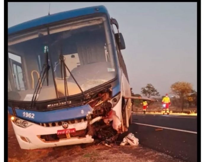 Motoqueiro e garupa morrem na BR-365, no distrito de Chaveslândia, em Minas
