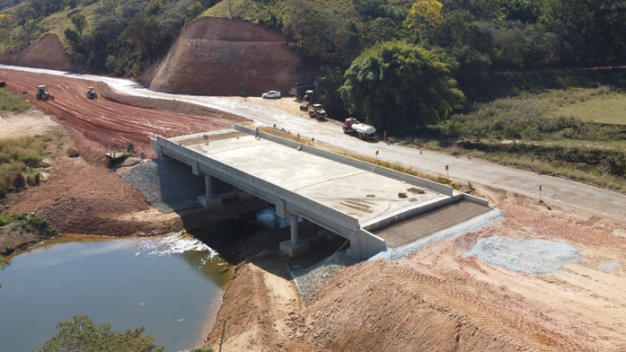 Pontes na BR-265, no Sul de Minas, serão entregues em setembro Pontes na BR-265, no Sul de Minas, serão entregues em setembro
