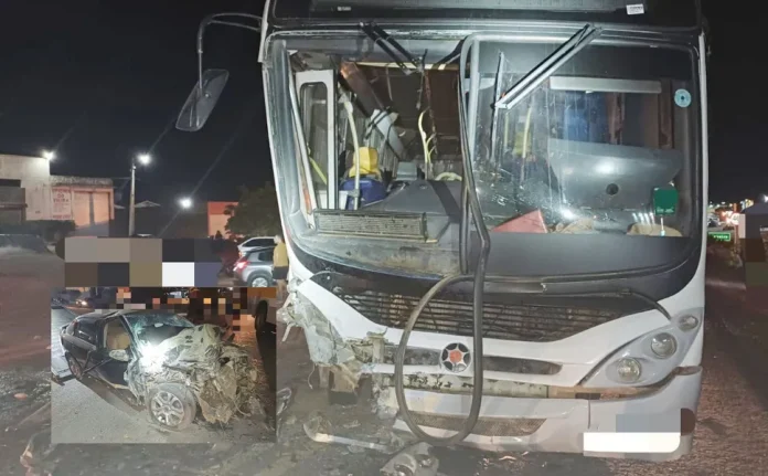 Acidente na BR-232/PE, entre carro e ônibus, deixa nove feridos, em Salgueiro