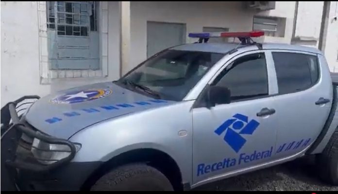 Viatura falsa da Receita Federal é flagrada na BR-277/PR com mais de 150 kg de cocaína