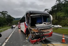 Acidente entre ônibus e carreta na BR-470/SC deixa feridos, em Ilhota Acidente entre ônibus e carreta na BR-470/SC deixa feridos, em Ilhota