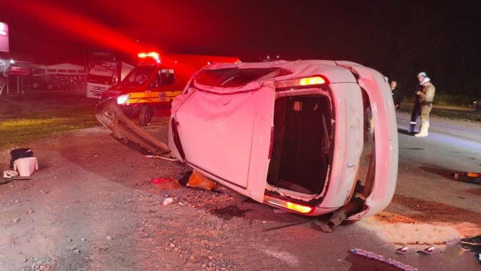Quatro pessoas morrem e outras três ficam feridas em três acidentes na rodovia BR-470, em Santa Catarina, nesse sábado (2).