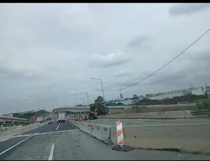 VÍDEO: Motoristas, fiquem atentos às obras na Via Dutra, altura do Km 227, em Guarulhos VÍDEO: Motoristas, fiquem atentos às obras na Via Dutra, altura do Km 227, em Guarulhos