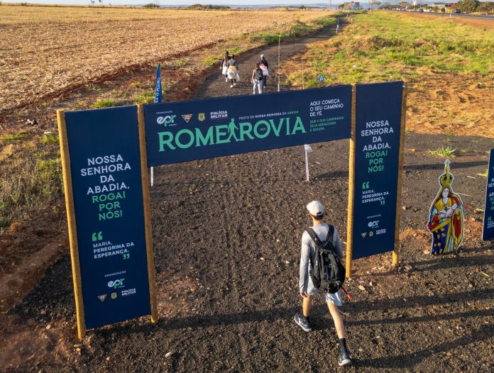 Romeiros com destino à Romaria (MG) "ganham" estrada exclusiva para o Santuário da Abadia