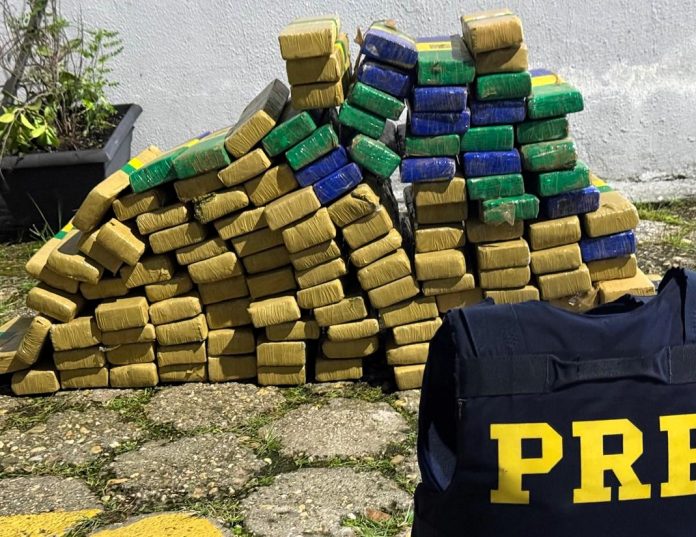 Homem é preso na BR-101/SC com mais de 111 quilos de maconha, em Balneário Camboriú