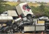 Escala 5×2 poderá aumentar custos do transporte de cargas e mudar rotina dos caminhoneiros empregados Caminhoneiro cochila ao volante, prensa carro na SP-310 e provoca a morte de motorista