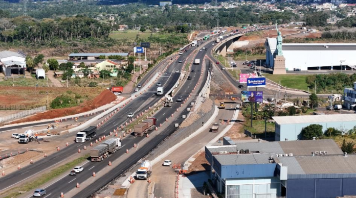 Nova etapa das obras na rodovia BR-386/RS, em Lajeado (RS), restringe o tráfego em alça de acesso à empresa Havan. Nova etapa das obras na rodovia BR-386/RS, em Lajeado (RS), restringe o tráfego em alça de acesso à empresa Havan.