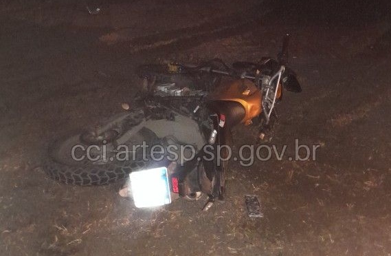 Ciclista morre e motoqueiro fica gravemente ferido em colisão na Via Anchieta (SP-150)