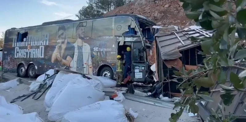 Ônibus envolvido no acidente da ERS-122 tem histórico de multas por excesso de velocidade