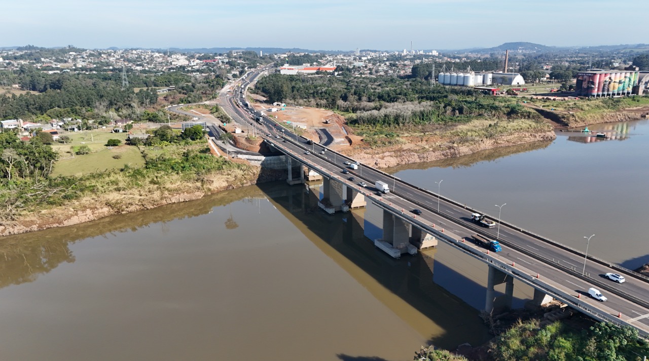 Pavimentação de faixa altera o tráfego na BR-386/RS, em Lajeado, neste sábado (9)