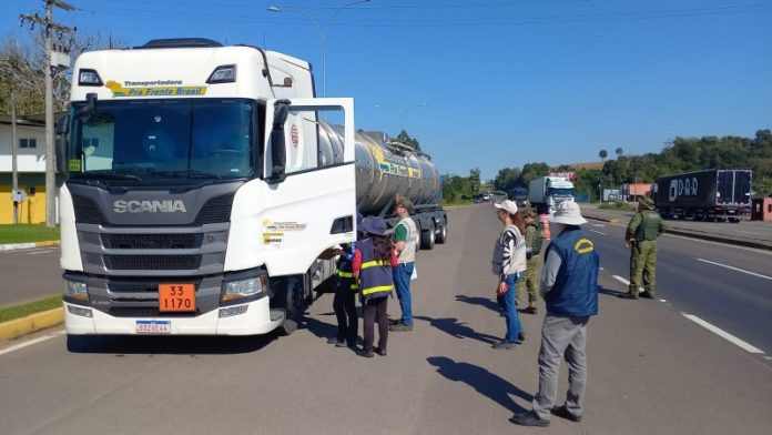DAER-RS prorroga até 31 de outubro validade de Autorizações Especiais de Trânsito (AETs) DAER-RS prorroga até 31 de outubro validade de Autorizações Especiais de Trânsito (AETs)