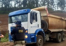 Caminhões com excesso de peso e várias irregularidades são apreendidos na BR-282/SC Caminhões com excesso de peso e várias irregularidades são apreendidos na BR-282/SC