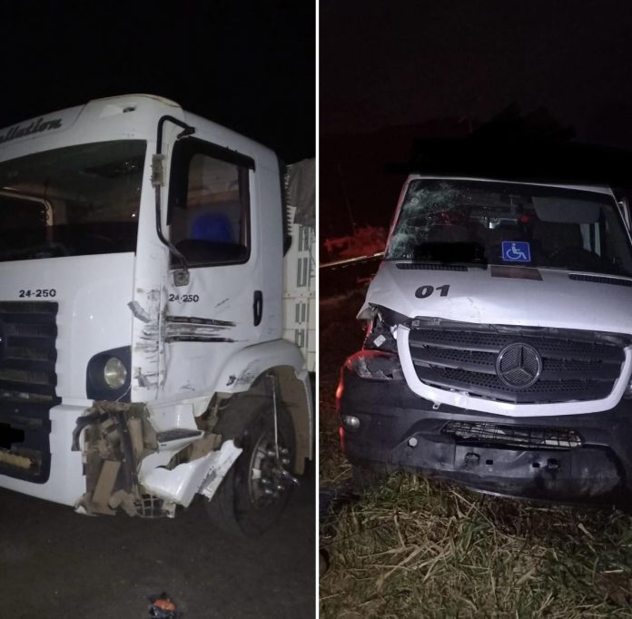 Colisão entre caminhão e van deixa 5 feridos, na PR-487, em Cândido Abreu