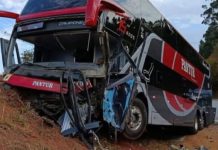 Colisão na SP-270 entre ônibus e carro deixa dois mortos e quatro feridos, em Itapetininga Colisão na SP-270 entre ônibus e carro deixa dois mortos e quatro feridos, em Itapetininga