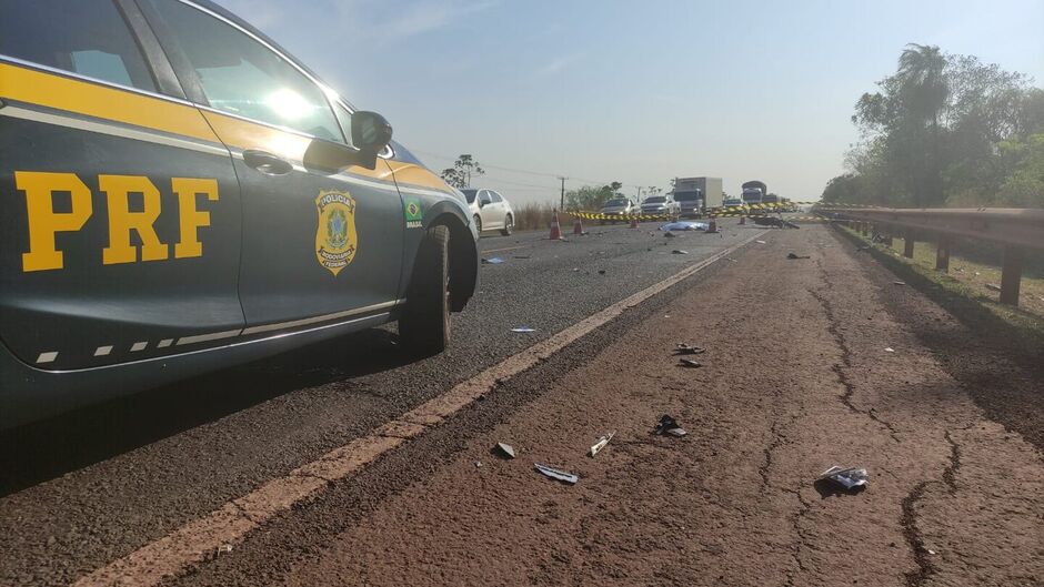 Motoqueiro morre na BR-163/MS após colidir em carreta DAF irregular, em Rio Brilhante