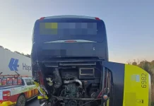 Acidente entre ônibus, caminhão e carros deixa feridos na BR-376/PR, em Ponta Grossa Acidente entre ônibus, caminhão e carros deixa feridos na BR-376/PR, em Ponta Grossa