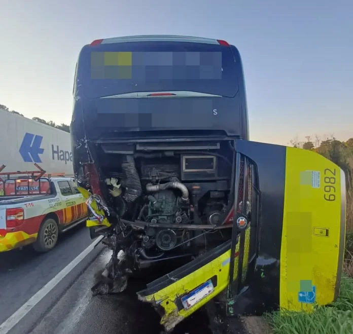 Acidente entre ônibus, caminhão e carros deixa feridos na BR-376/PR, em Ponta Grossa