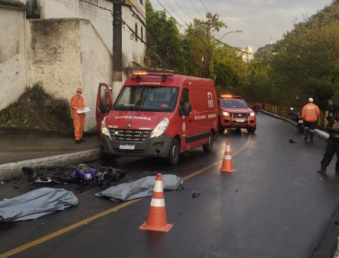 Acidente na "Estrada da Garganta", em Niterói (RJ), deixa motoqueiros mortos Acidente na "Estrada da Garganta", em Niterói (RJ), deixa motoqueiros mortos