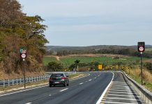 Novo radar já multa infrator na rodovia BR-135/MG, em Curvelo Novo radar já multa infrator na rodovia BR-135, em Curvelo, no interior de Minas Gerais, desde à zero hora dessa terça-feira (16).