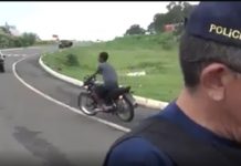 Motoqueiro sem capacete e bêbado é preso na BR-316, em Inhuma (PI) Motoqueiro sem capacete e bêbado é preso na BR-316, em Inhuma (PI)