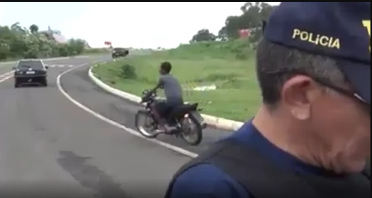 Motoqueiro sem capacete e bêbado é preso na BR-316, em Inhuma (PI)
