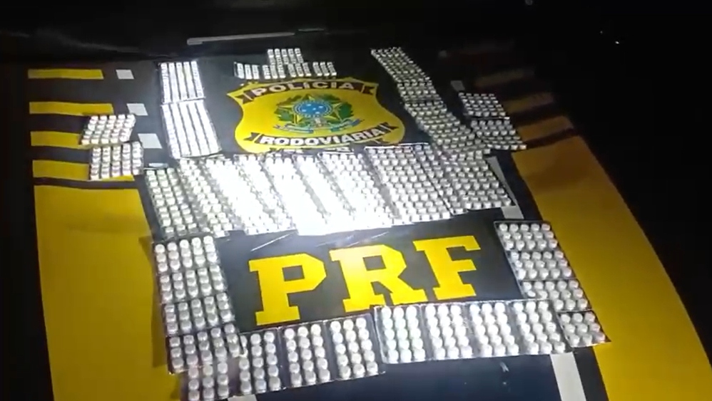 Caminhoneiro é preso com 1.400 comprimidos de "rebite", em Nerópolis (GO) Caminhoneiro é preso com 1.400 comprimidos de "rebite", em Nerópolis (GO)