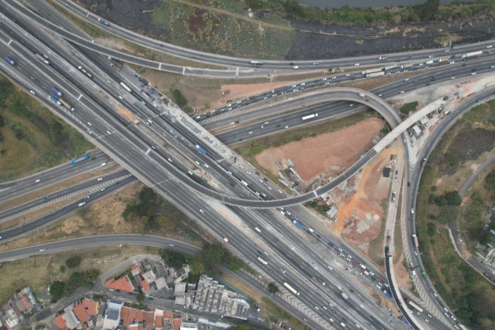 Liberada a alça de acesso da Fernão Dias à Via Dutra, em Guarulhos (SP)