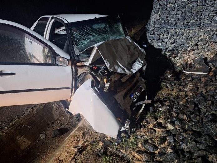 Acidente na rodovia SC-112 deixa uma pessoa morta, em Rio Negrinho, no interior de Santa Catarina, após o choque contra um talude.