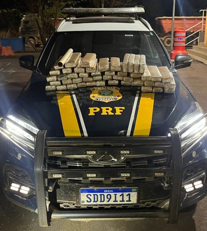 PRF apreende 52 kg de maconha em fiscalização na BR-060/GO, em Rio Verde PRF apreende 52 kg de maconha em fiscalização na BR-060/GO, em Rio Verde