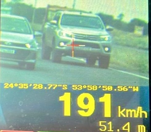 Camionete Hilux é flagrada a quase 200 km/h na BR-163/PR, em Quatro Pontes