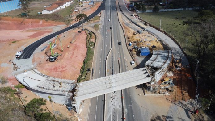 Obras de duplicação da Rodovia Raposo Tavares (SP-270) alteram o tráfego, em São Roque (SP),a partir desta segunda (22).
