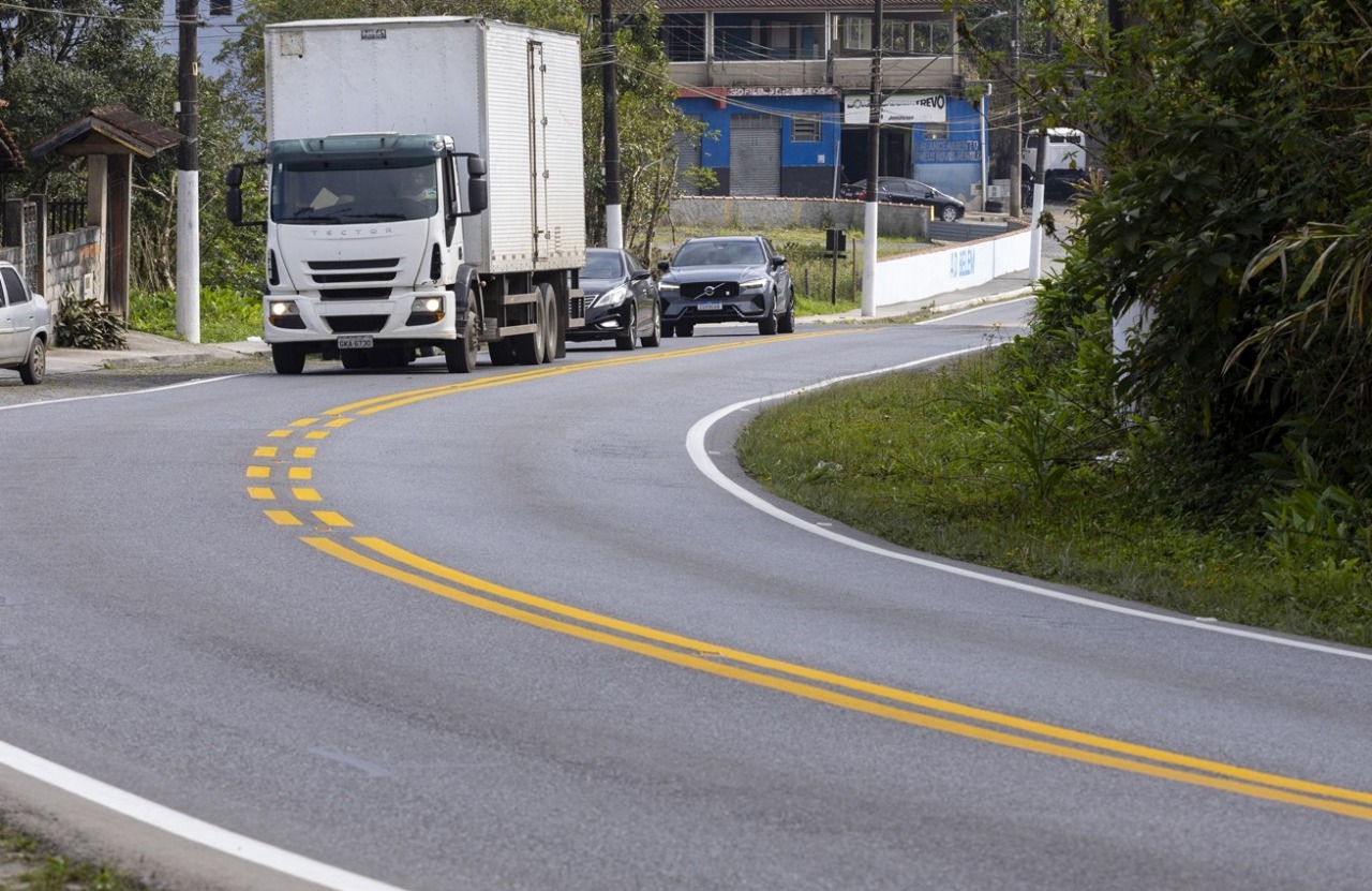 Trecho urbano da SP-079 tem sinalização reforçada, em Tapiraí