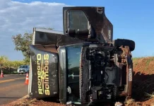 Caminhão da dupla Rio Negro & Solimões tem 11 multas por excesso de velocidade Caminhão da dupla Rio Negro & Solimões tem 11 multas por excesso de velocidade