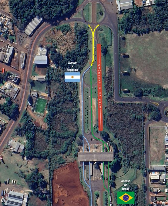 Tráfego de veículos na aduana Brasil-Argentina está alterado, em Foz do Iguaçu (PR)
