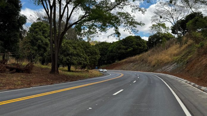 Obras na rodovia MG-354, entre Presidente Olegário e Patos de Minas, no Alto Paranaíba, devem ser concluídas em 2026.