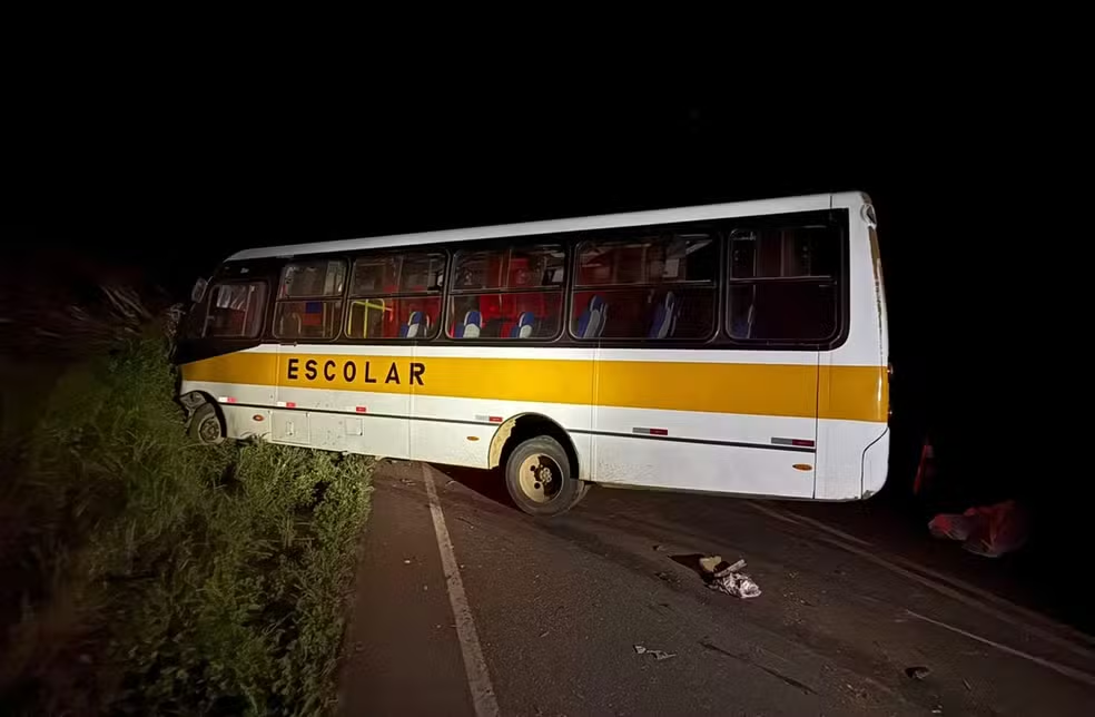 Motoqueiro morre em colisão com micro-ônibus na SE-317, em Porto Folha
