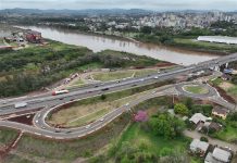 Serviços bloqueiam acesso na BR-386/RS, em Estrela, neste domingo (7) Serviços bloqueiam acesso na BR-386/RS, em Estrela, neste domingo (7)