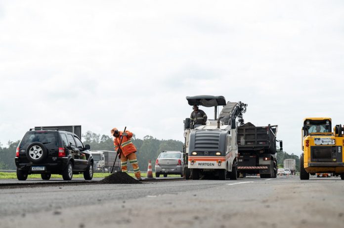 Rodovias federais gaúchas recebem manutenção, nesta semana
