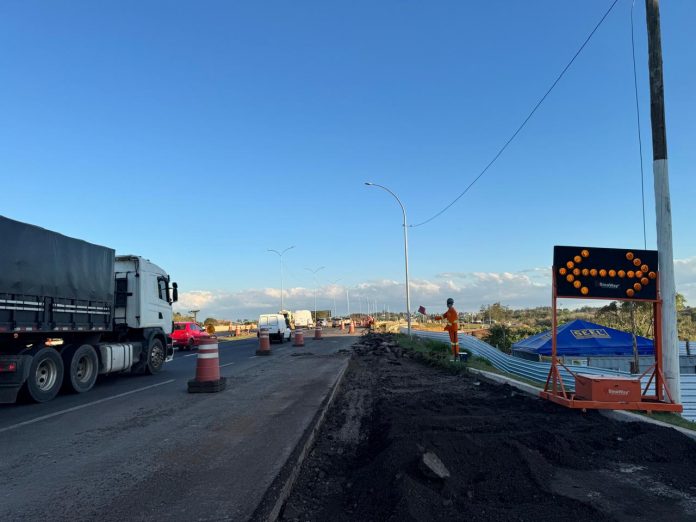 Obras em passeios na ponte do Taquari na BR-386/RS alteram o tráfego, nesta sexta (12)