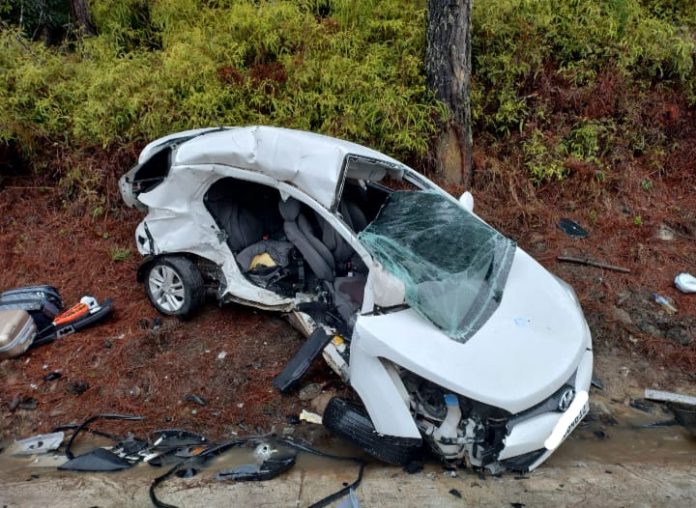 Acidente entre carro e camionete na BR-282/SC deixa dois mortos, em Águas Mornas