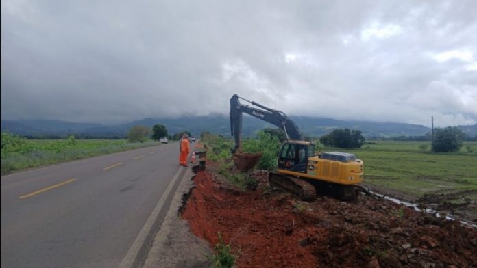 Iniciada a reconstrução da rodovia ERS-348, na região central gaúcha Iniciada a reconstrução da rodovia ERS-348, na região central gaúcha