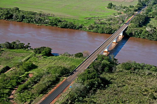 Ponte na BR-272/PR tem restrição de tráfego para veículos acima de 36 toneladas Ponte na BR-272/PR tem restrição de tráfego para veículos acima de 36 toneladas